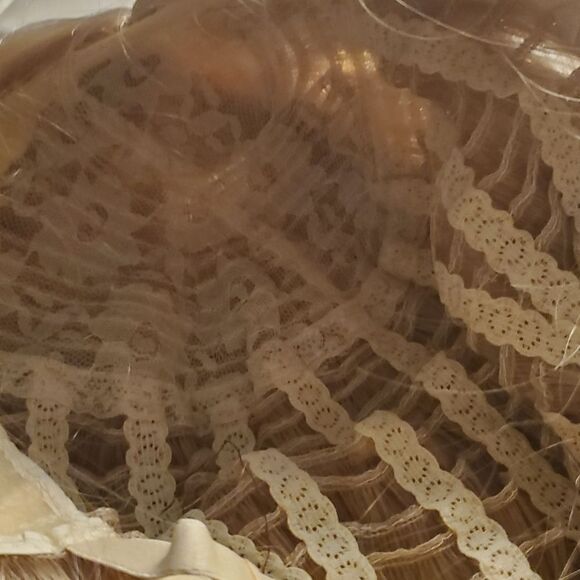 Fashion blond synthetic wig approx 20 inch long. New in bag. Cosplay etc. - Picture 5 of 9